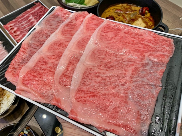 半自助吃到飽火鍋再加一！平價小火鍋「鉄火鍋」首店插旗板橋，加碼和牛滷肉飯吃到飽！
