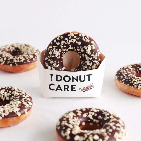 Krispy Kreme超罪惡的爆漿「小雞甜甜圈」！加碼聯名CAFE!N推出「OATLY 燕麥甜甜圈」