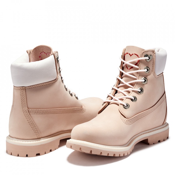 Timberland「櫻花粉中筒靴、草莓巧克力短靴」新上市，帥氣甜美兼具，根本小仙女必備～