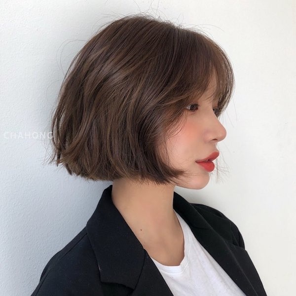 2020春夏韓妞髮型圖鑑！大勢「下巴短髮」可愛無敵，燙上隨性波紋激瘦臉、軟萌惹人愛！