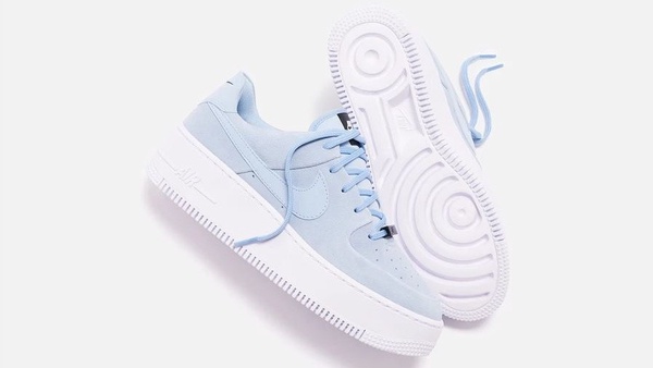 夢幻天空藍！NIKE AIR FORCE 1再推馬卡龍新色「夢幻天空藍」，心機鞋墊超顯腿長！