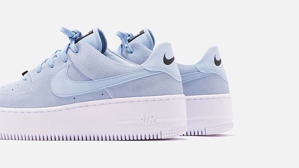 夢幻天空藍！NIKE AIR FORCE 1再推馬卡龍新色「夢幻天空藍」，心機鞋墊超顯腿長！