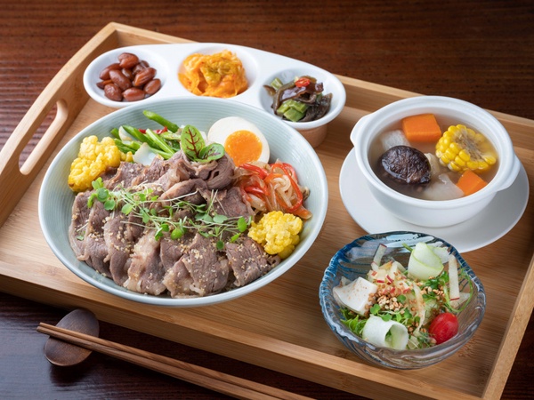 春水堂套餐大升級!春水堂推全新米食套餐,安格斯牛肉丼飯、醬烤松阪豬搭珍奶很可以!