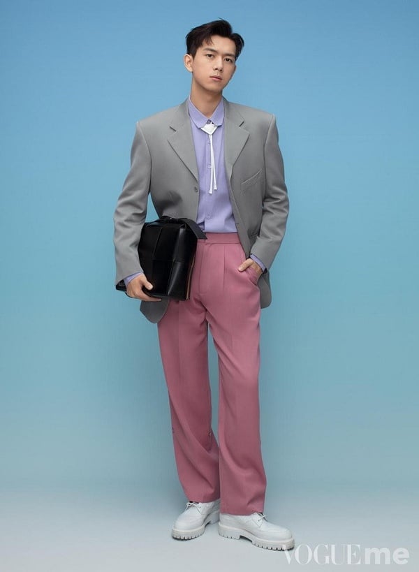 李現新封面秀長腿！內娛公佈10男星真實身高體重，李現比王一博重15kg，高偉光191巨人
