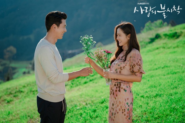 《愛的迫降》8項超狂紀錄！Netflix觀看全球第5、影片點擊破億，玄彬&孫藝珍魅力超強大