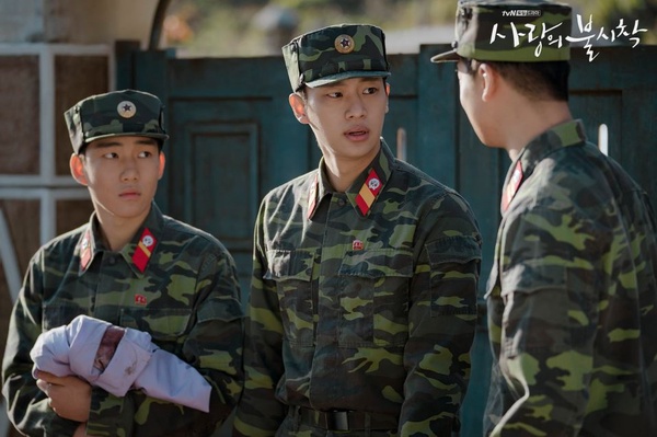 《愛的迫降》8項超狂紀錄！Netflix觀看全球第5、影片點擊破億，玄彬&孫藝珍魅力超強大