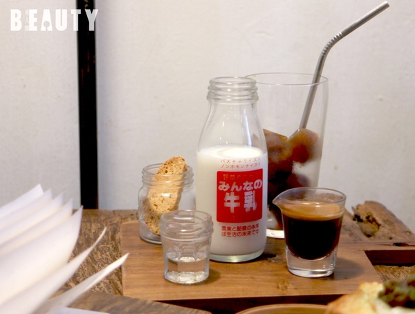 IG超夯的紅豆麻糬丹麥吐司!新北老宅咖啡店「Merci vielle」,經典的咖啡拿鐵也超可愛