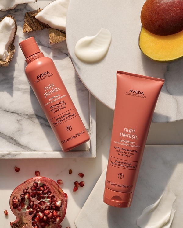 這樣洗頭造成頭油頭癢、頭皮屑增加！日髮型師公開「正確洗頭方法」，加碼養髮髮品推薦