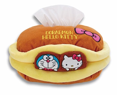 哆啦A夢 x Hello Kitty抽抽樂可愛登場，超萌擺鐘、銅鑼燒面紙套，讓人好想通通收藏！