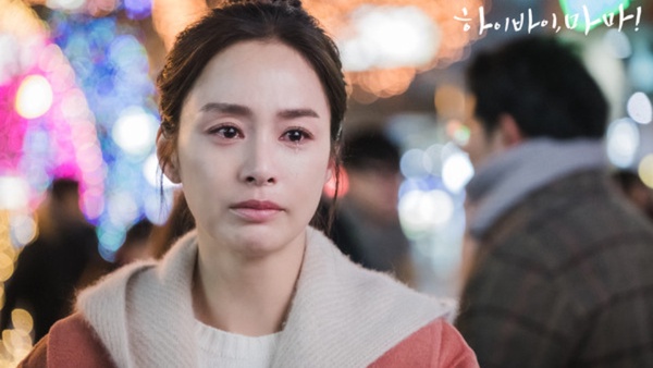 《鬼媽媽》金泰希 40 歲凍齡保養祕訣公開！每天堅持2000CC開水，瘋狂保濕是重點！