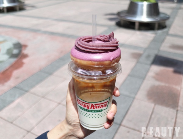 甜甜圈也能加芋泥!Krispy Kreme推出芋泥紫薯甜甜圈,加碼超夯的檸檬糖霜甜甜圈回歸囉