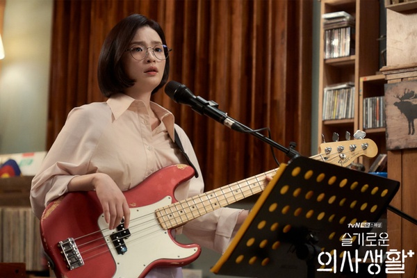《三十九》田美都再圈粉!《機醫》是初次主演韓劇、戲外超會唱,看似童顏其實已婚!