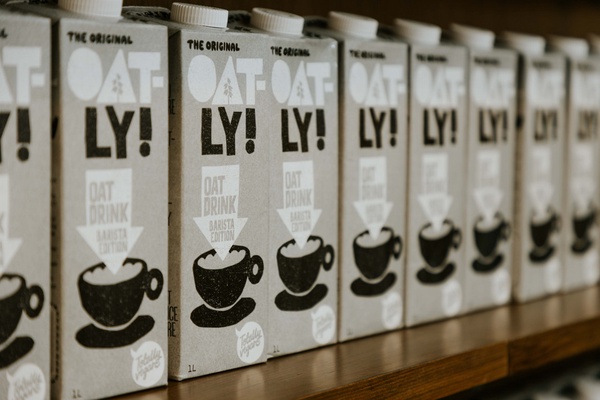 IG正夯OATLY燕麥奶這裡喝!CAFE!N推聯名新品燕麥奶拿鐵,加碼Krispy Kreme燕麥甜甜圈