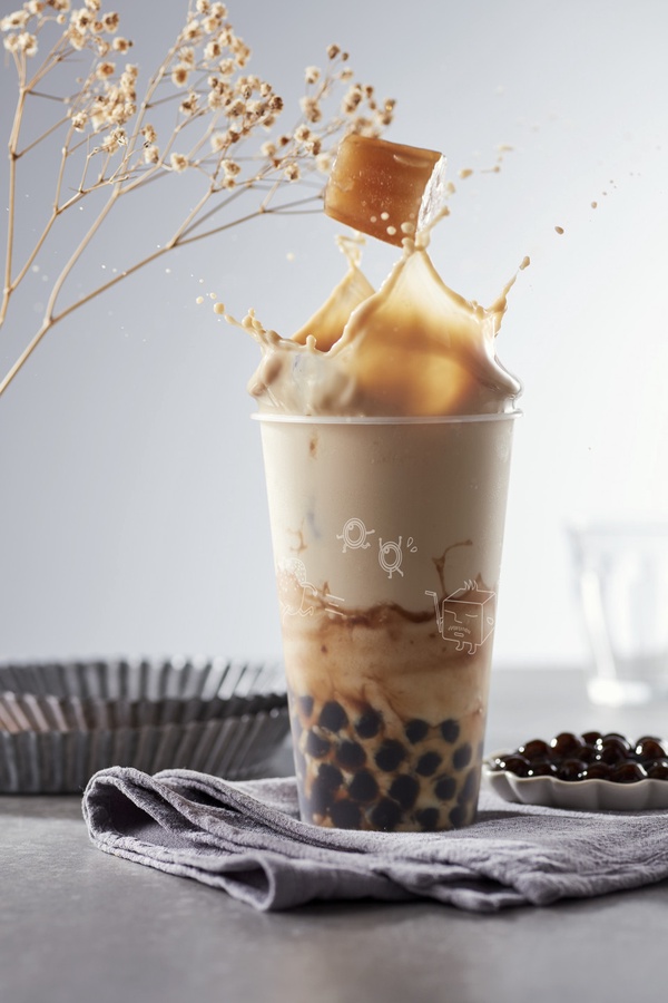 ICE MONSTER也推手搖飲了!ICE MONSTER獨創茶冰塊推「焦糖波波厚奶茶」,加碼買一送一