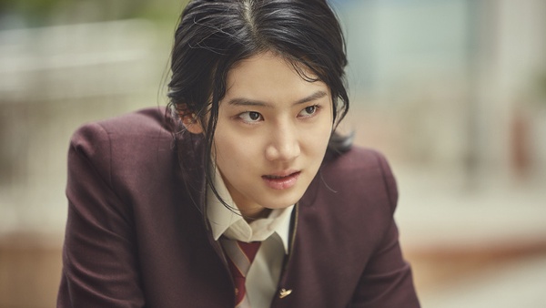 Netflix《人文教育101》金東希黑化犯重罪！預告搶錢、砍人超血腥，「暗黑校園」來臨！