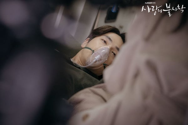 《愛的迫降》世理命超硬！龍捲風&地雷&子彈都殺不了她，38線當然無法阻止兩人相愛！