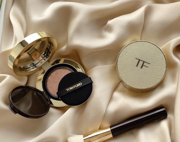 TOM FORD 「小金殼」氣墊狂洗韓妞IG！網讚最遮瑕光澤型粉底，完妝是高級的奢華奶油肌