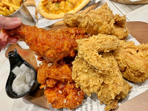 《愛的迫降》超夯炸雞「bb.q CHICKEN」首家外帶外送店開幕！6款經典炸雞+3款比薩登場