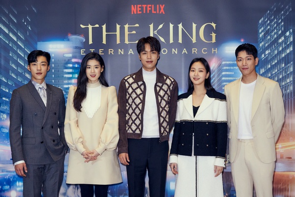 《The King永遠的君主》最帥皇帝李敏鎬來啦！李敏鎬抗議金高銀：「她都不叫我歐爸～」