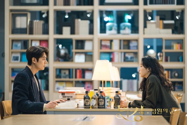《The King永遠的君主》最帥皇帝李敏鎬來啦！李敏鎬抗議金高銀：「她都不叫我歐爸～」