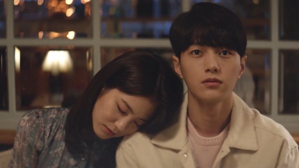 《快過來》金明洙&辛睿恩「屋頂Kiss」絕美！偷拍背影、公園約會，每個「今天」都甜～