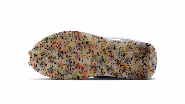 粉嫩到不行！Nike 將 Daybreak 經典鞋款換上春日配色，燈芯絨拼接材質超級可愛！