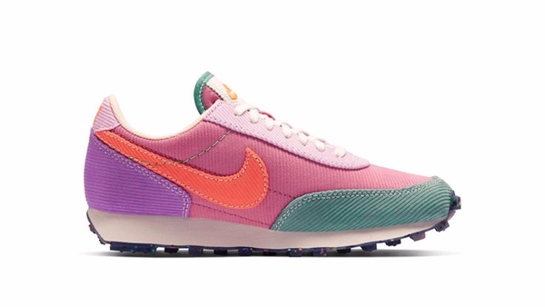 粉嫩到不行！Nike 將 Daybreak 經典鞋款換上春日配色，燈芯絨拼接材質超級可愛！