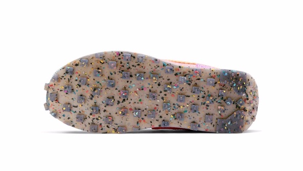 粉嫩到不行！Nike 將 Daybreak 經典鞋款換上春日配色，燈芯絨拼接材質超級可愛！