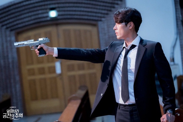 玄彬5部劇西裝穿出不同感覺！《愛的迫降》一身正氣，《阿宮》劉代表襯衫微皺太誘惑！
