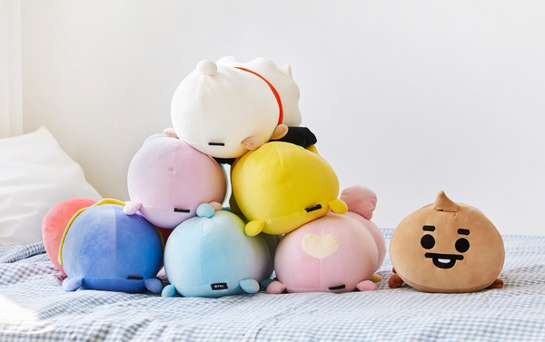 「BT21寶寶居家系列」療癒登場,超萌大臉抱枕、馬克杯,在家防疫就讓BT21寶寶陪伴你~