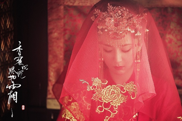 《親愛的,熱愛的》楊紫&李現拍婚紗!楊紫9個「陸劇嫁衣造型」,第八個是最驚悚黑歷史