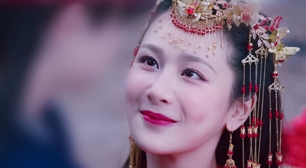 《親愛的,熱愛的》楊紫&李現拍婚紗!楊紫9個「陸劇嫁衣造型」,第八個是最驚悚黑歷史