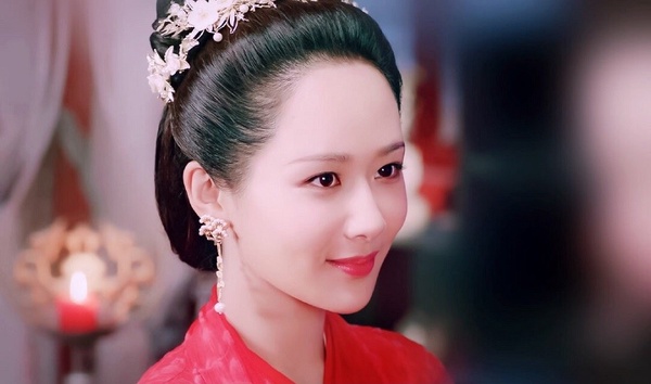 《親愛的,熱愛的》楊紫&李現拍婚紗!楊紫9個「陸劇嫁衣造型」,第八個是最驚悚黑歷史