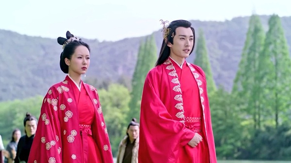 《親愛的,熱愛的》楊紫&李現拍婚紗!楊紫9個「陸劇嫁衣造型」,第八個是最驚悚黑歷史