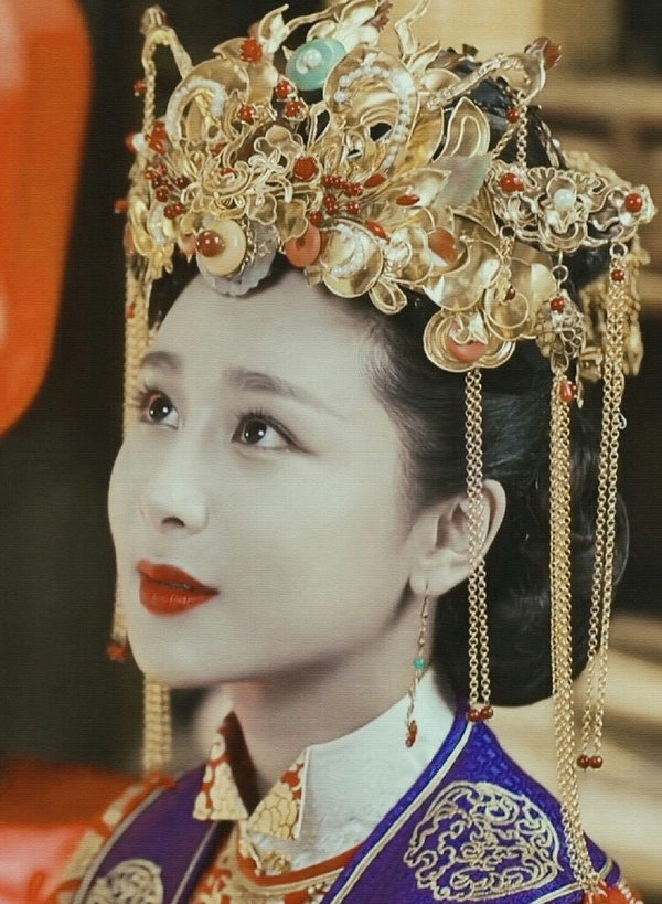 《親愛的,熱愛的》楊紫&李現拍婚紗!楊紫9個「陸劇嫁衣造型」,第八個是最驚悚黑歷史