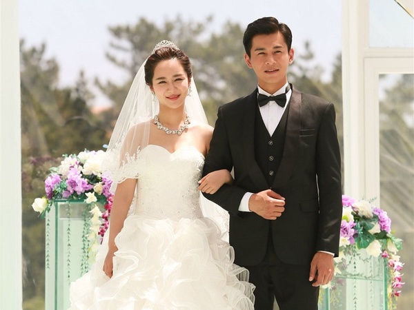 《親愛的,熱愛的》楊紫&李現拍婚紗!楊紫9個「陸劇嫁衣造型」,第八個是最驚悚黑歷史