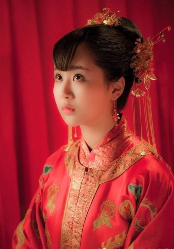 《親愛的,熱愛的》楊紫&李現拍婚紗!楊紫9個「陸劇嫁衣造型」,第八個是最驚悚黑歷史