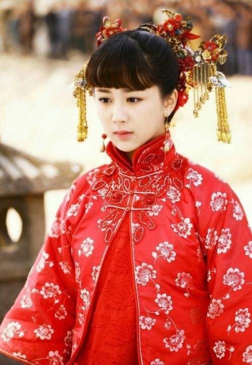 《親愛的,熱愛的》楊紫&李現拍婚紗!楊紫9個「陸劇嫁衣造型」,第八個是最驚悚黑歷史
