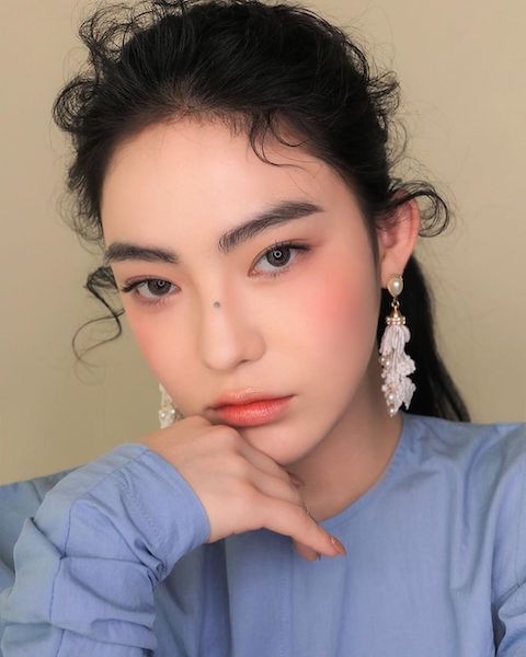 眉毛這樣畫瘦臉！依臉型畫適合眉毛形狀，圓臉帶稜角、方臉畫彎眉，新手也簡單畫成功！