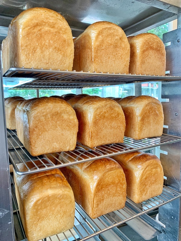 首家登台日本生吐司專門店是它！「TREES BREAD」專賣高級生吐司，Q彈口感超誘人！