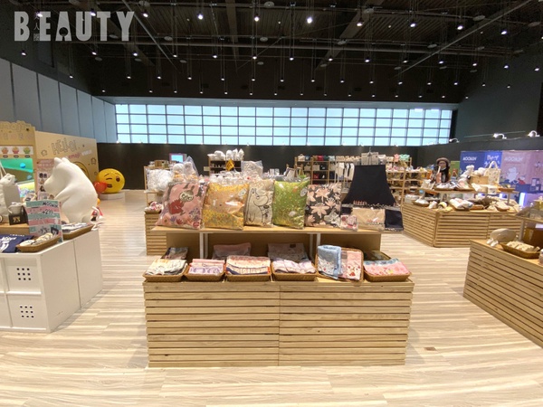「嚕嚕米75週年紀念店」開跑囉！超多超可愛的75年嚕嚕米雜貨周邊，各位粉絲可不能錯過