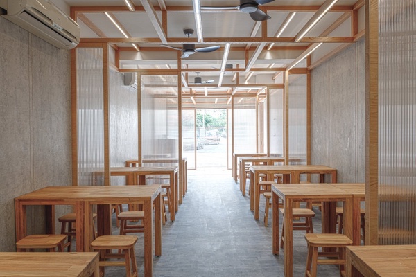 花蓮「錢記早餐」重新開幕！睽違兩年多，超美的木質色新店面，經典鍋貼＆炒麵這天開賣