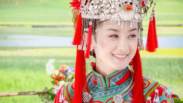 趙麗穎《有翡》造型再曝光!回顧趙麗穎9款「古裝劇大婚造型」,最後一套讓劇迷淚崩