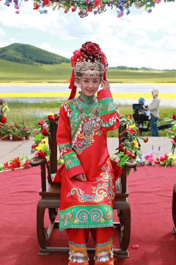 趙麗穎《有翡》造型再曝光!回顧趙麗穎9款「古裝劇大婚造型」,最後一套讓劇迷淚崩