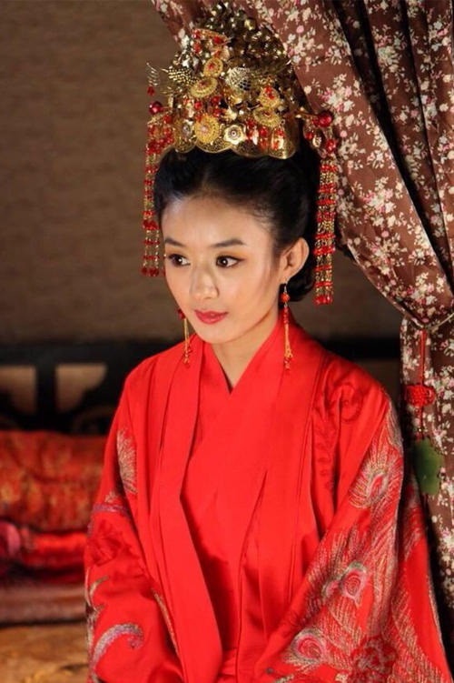 趙麗穎《有翡》造型再曝光!回顧趙麗穎9款「古裝劇大婚造型」,最後一套讓劇迷淚崩