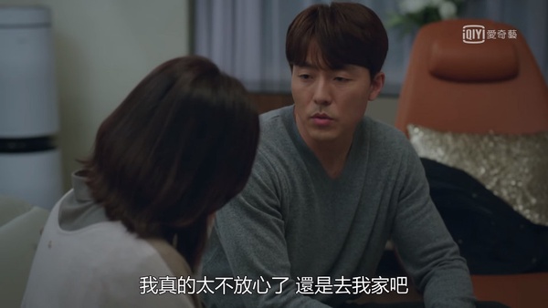 《夫婦的世界》金醫生到底是好是壞？曾勸善雨減少工作，暗處觀察表情微妙，都是陰謀？