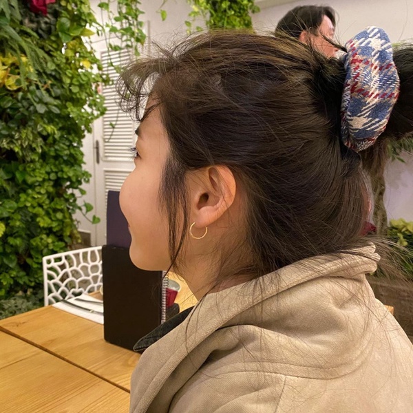 韓素希馬尾照初戀感爆棚！女星馬尾範本，LISA、IU、朴敏英引潮流，加碼顯嫩馬尾綁法！