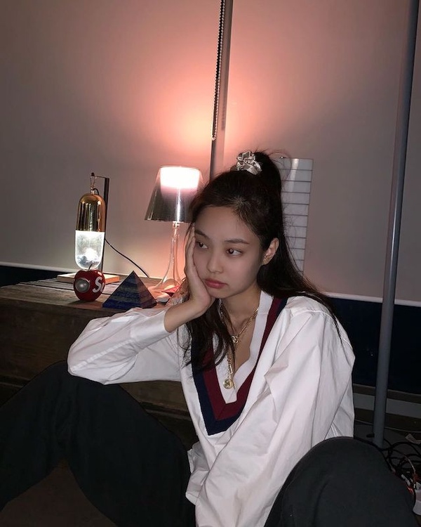 韓素希馬尾照初戀感爆棚！女星馬尾範本，LISA、IU、朴敏英引潮流，加碼顯嫩馬尾綁法！