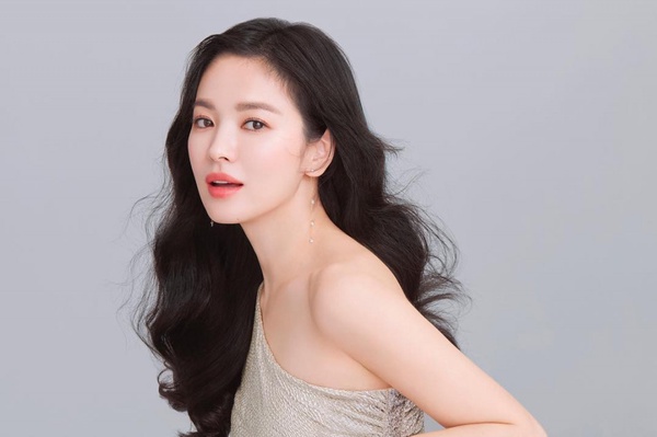 「貝殼眼」不適合畫眼線！彩妝師公開「不適合眼線」女星都有這特點，眼妝畫法揭秘