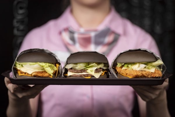麥當勞「雙牛起司黑堡」回歸啦！麥當勞黑堡登場，加碼脆鷄起司黑堡、嫩鷄起司黑堡